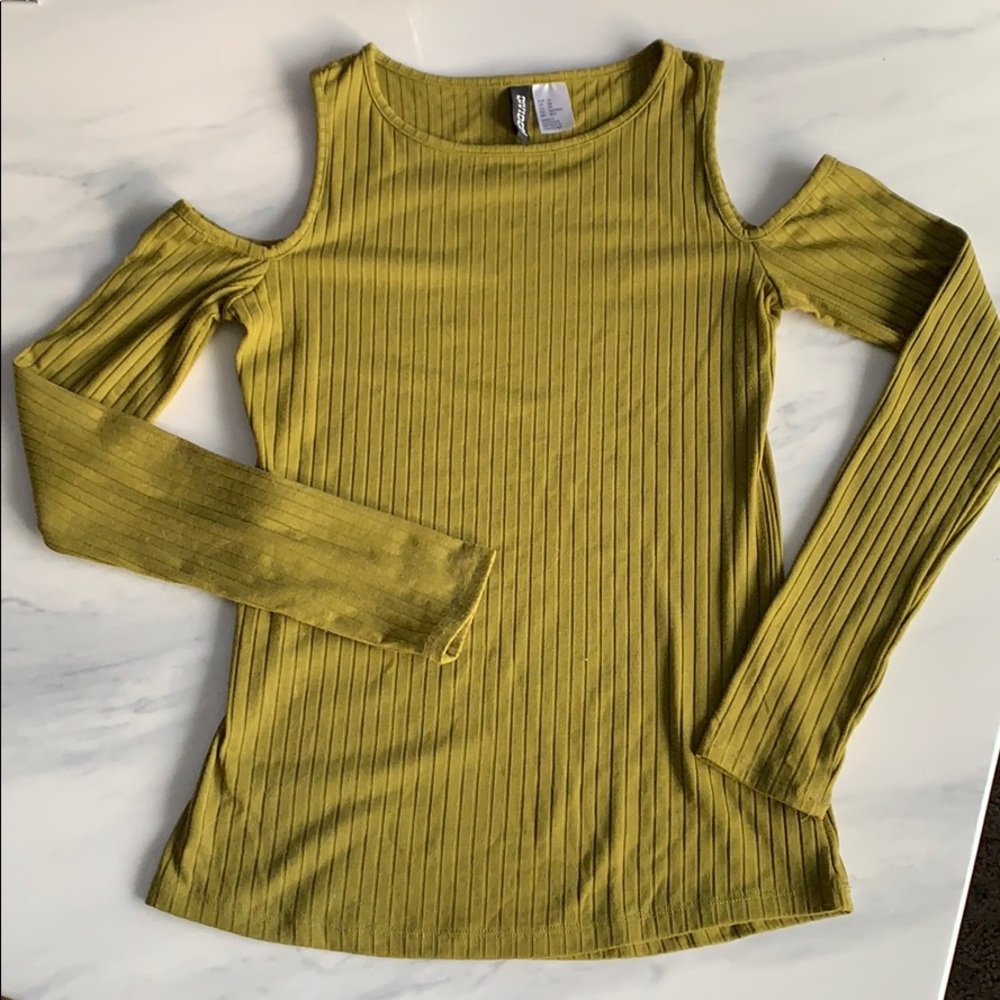 Cold shoulder top